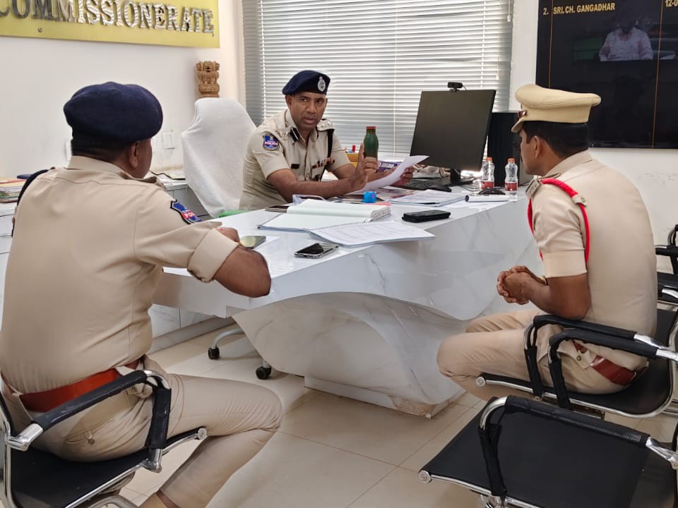 గ్రామాల్లో పోలీసుల నిఘా పెంచాలి: డీసీపీ