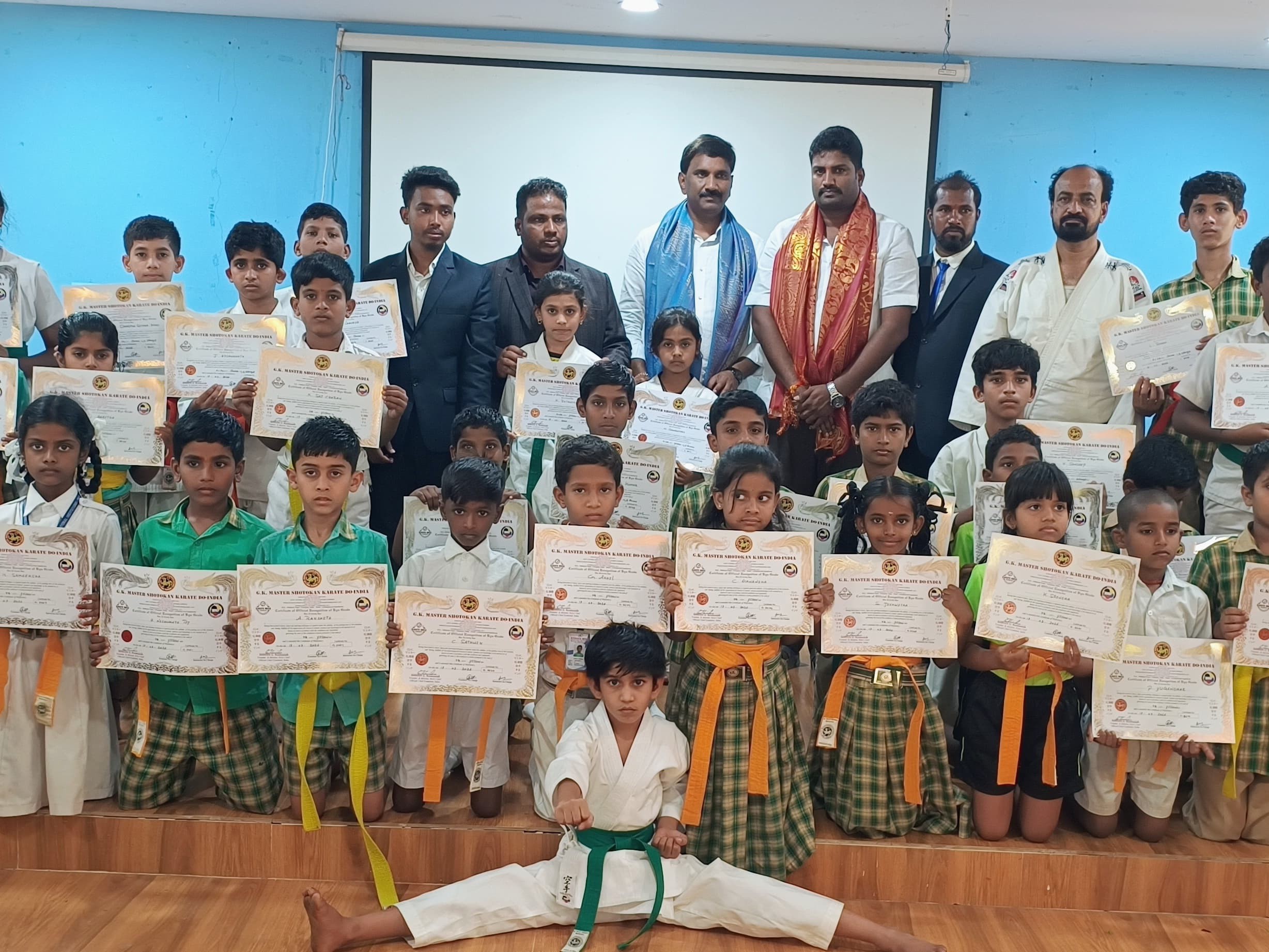 ‘ఆత్మరక్షణకు దోహదపడే కరాటే శిక్షణ పొందాలి’