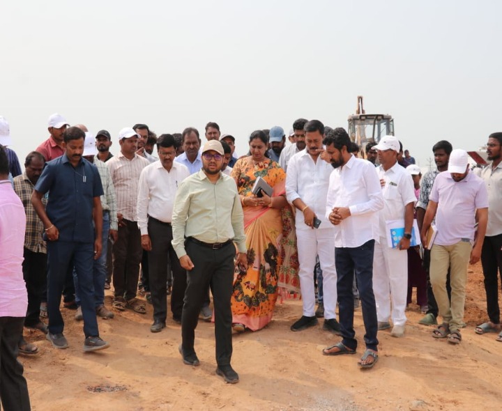 త్వరలో ఇందిరమ్మ ఇళ్ల ప్రారంభోత్సవం: కలెక్టర్