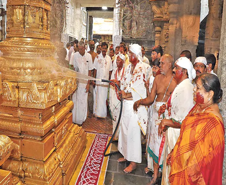 శ్రీవారి ఆలయంలో కోయిల్‌ ఆళ్వార్‌ తిరుమంజనం