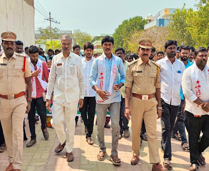 బద్వేల్‌లో ఘనంగా జన చైతన్య జీపు జాతా ప్రారంభం