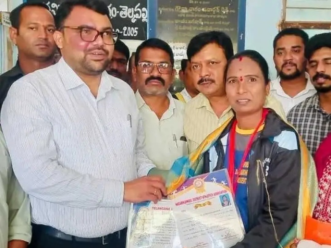 గోల్డ్ మెడల్ విజేతకు ఘన సన్మానం