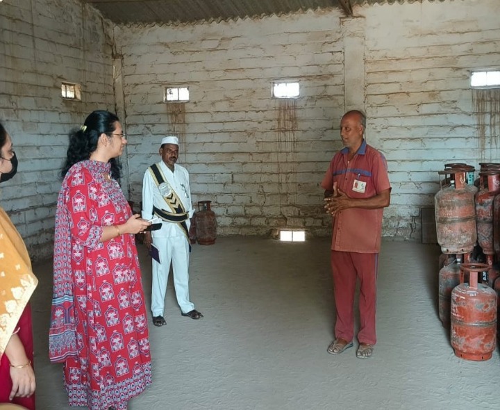 రాజంపేటలో హెచ్‌పీ గ్యాస్ గోడౌన్ తనిఖీ