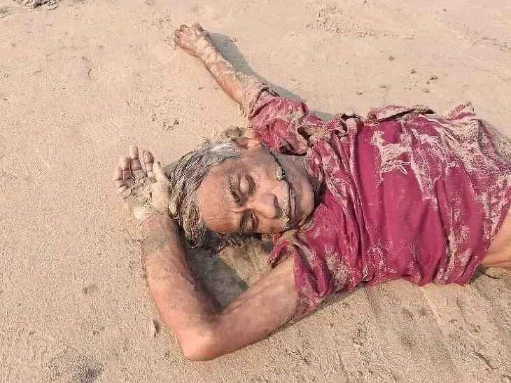 విశాఖ తీరంలో మృతదేహం కలకలం
