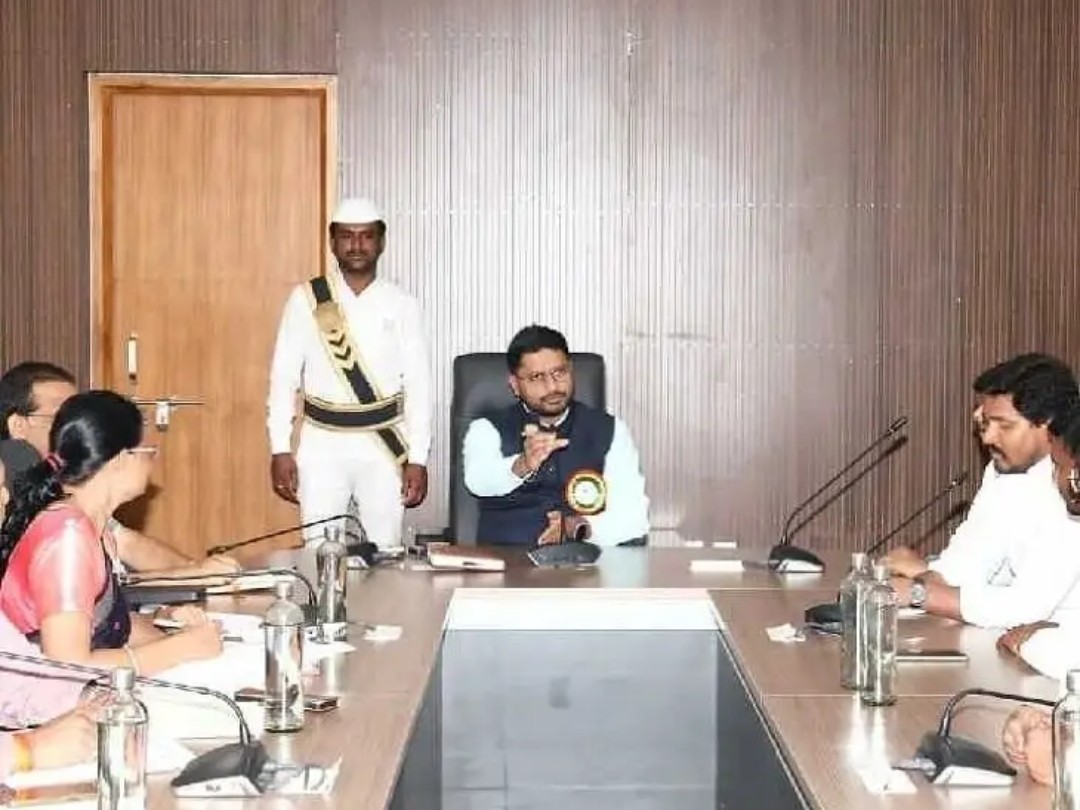 ఓటరు జాబితాపై రాజకీయ పార్టీలతో కలెక్టర్ సమీక్ష