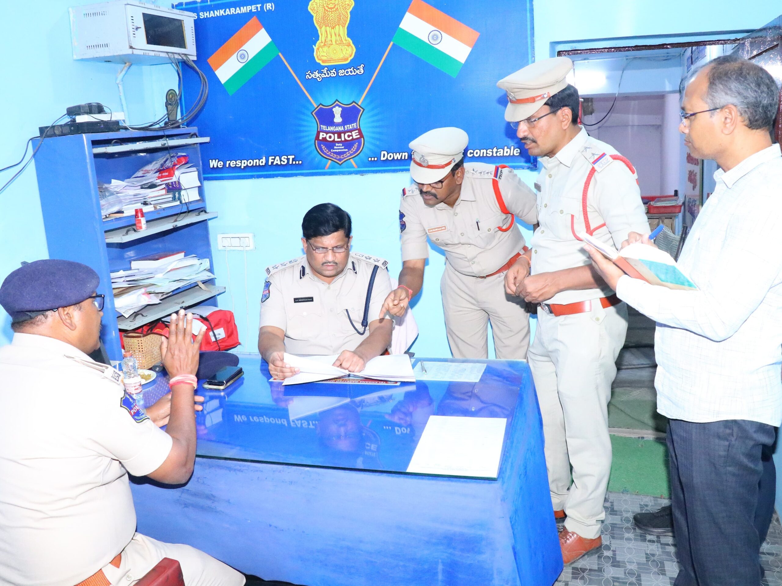 పోలీస్ స్టేషన్ తనిఖీ చేసిన ఎస్పీ