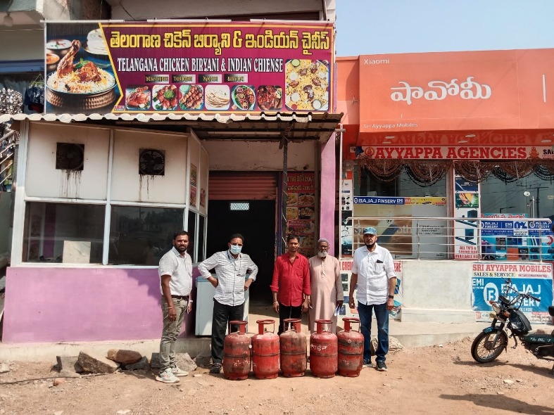 బిచ్కుందలో 16 డొమెస్టిక్ సిలిండర్లు సీజ్