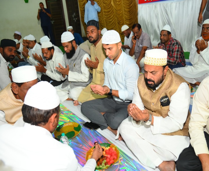 పోలీస్ శాఖ ఆధ్వర్యంలో ఘనంగా ఇఫ్తార్ విందు