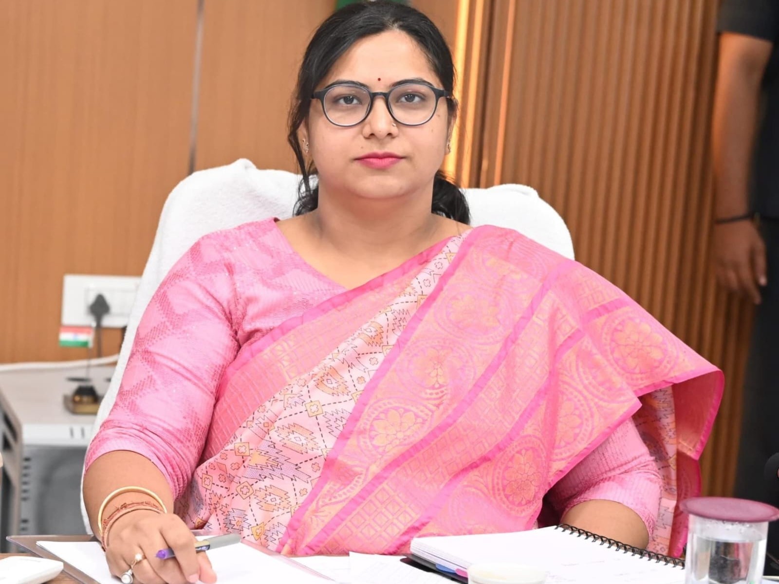 ‘అక్రమ వ్యాపారాలు నిర్వహిస్తే పట్టాలు రద్దు చేస్తాం’