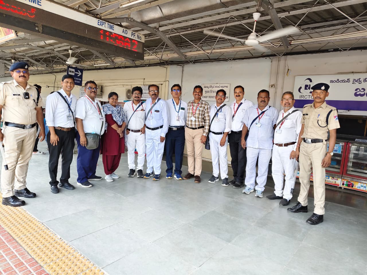 రైలులో అకస్మిక తనిఖీ.. రూ.2.42 లక్షల జరిమానా