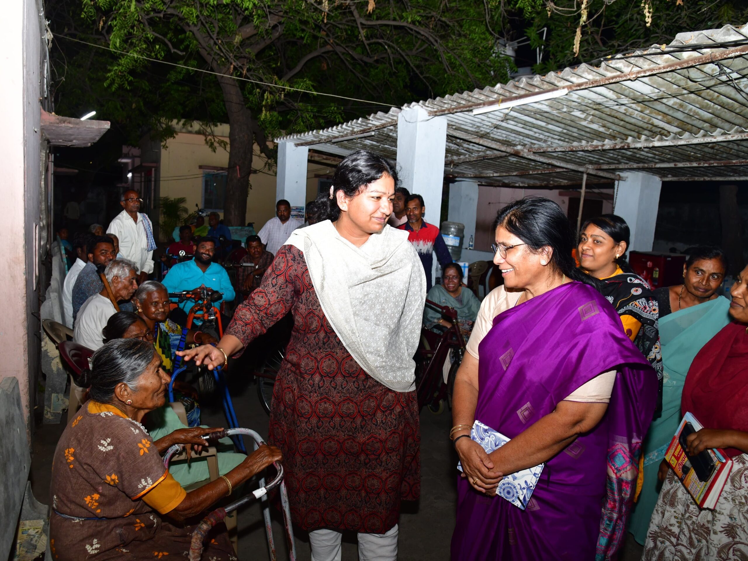 ఆశ్రమంలో కలెక్టర్ ఆకస్మిక తనిఖీ