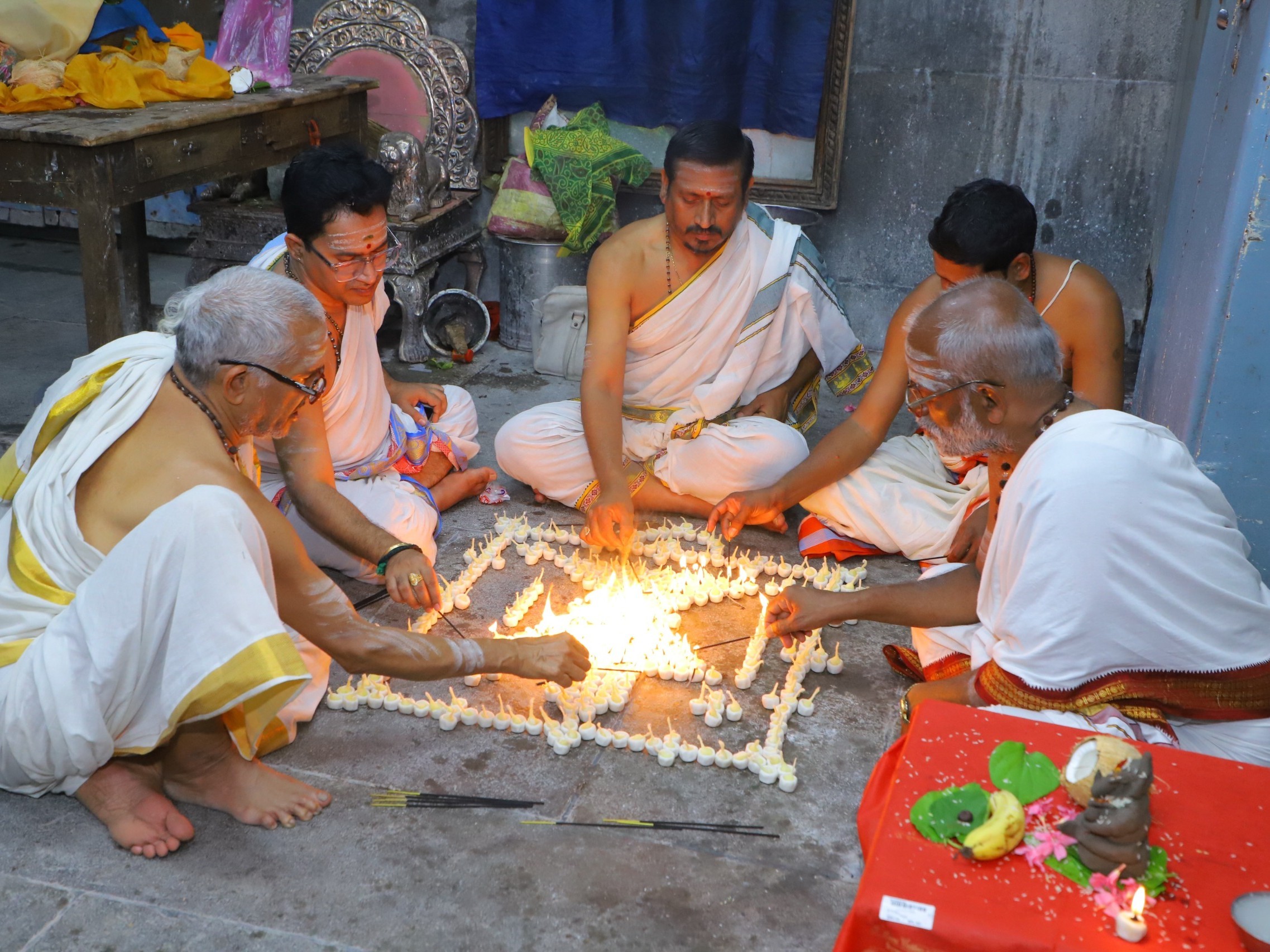 రాజరాజేశ్వర స్వామి ఆలయంలో ఘనంగా మహా లింగార్చన