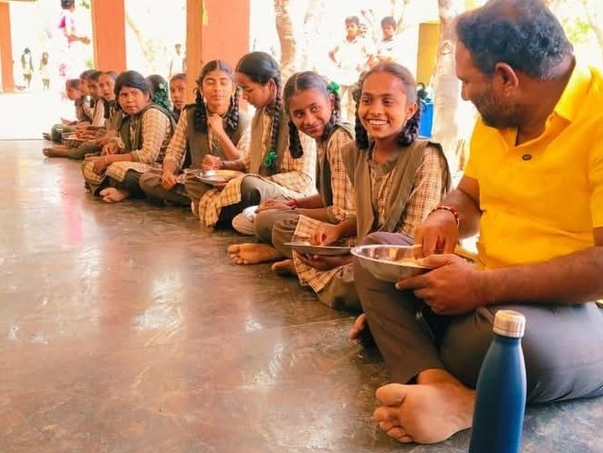 పాఠశాలను తనిఖీ చేసిన ఎమ్మెల్సీ