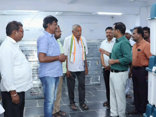 EVM గోదామును తనిఖీ చేసిన జిల్లా కలెక్టర్