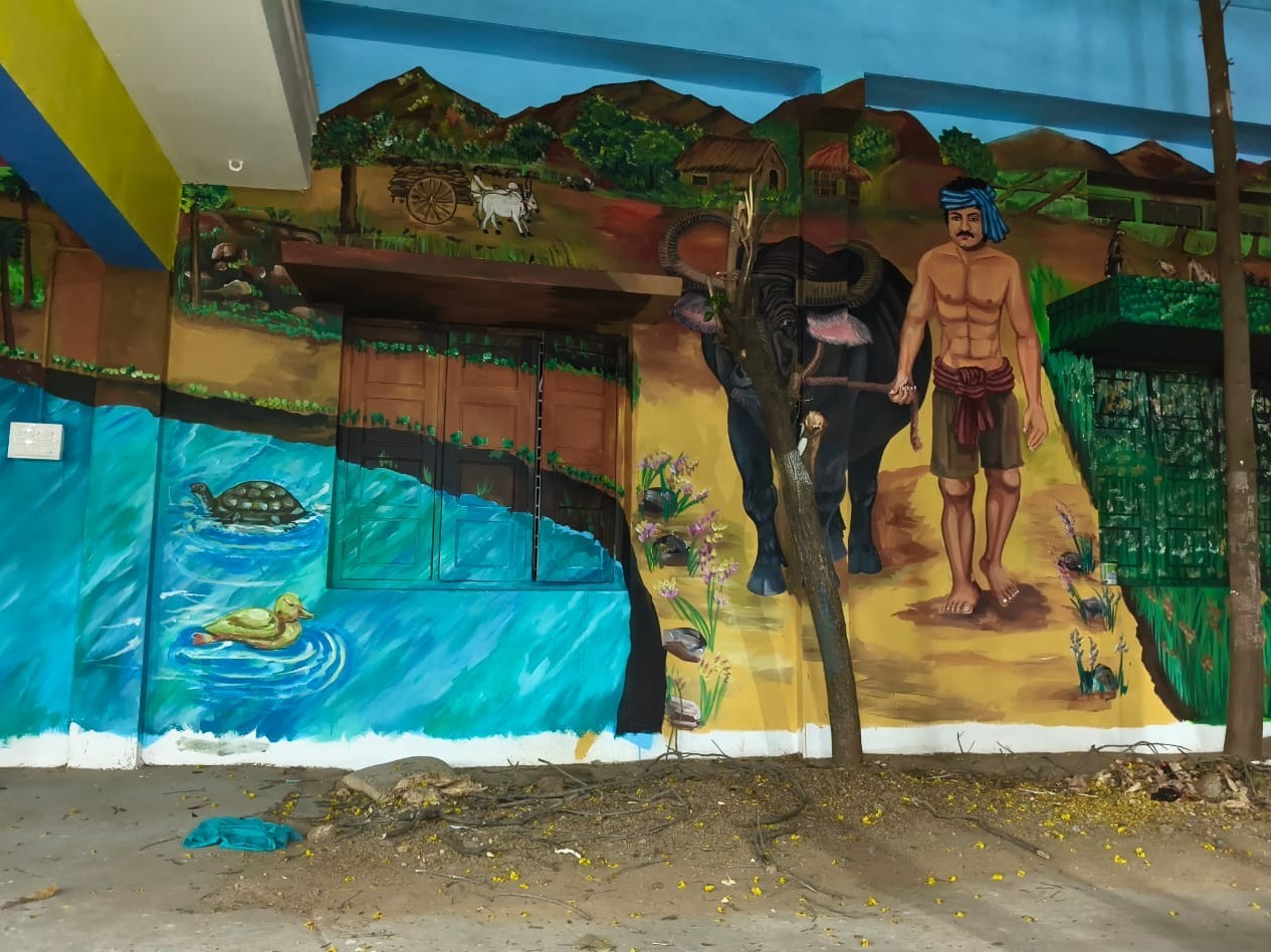 ఆకట్టుకుంటున్న గోడ చిత్రాలు