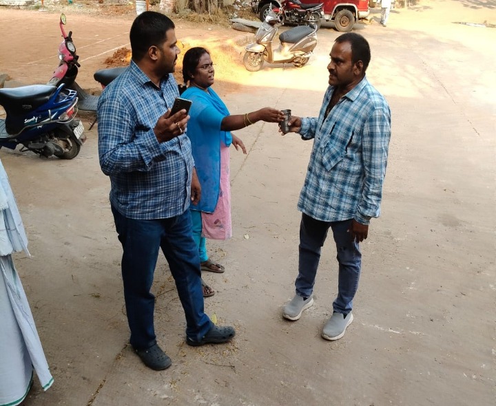 ఇరిగేషన్ డీఈపై సహచర ఉద్యోగి దాడి