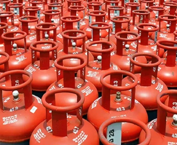 అక్రమ గ్యాస్ రీఫిల్లింగ్ ముఠా అరెస్ట్