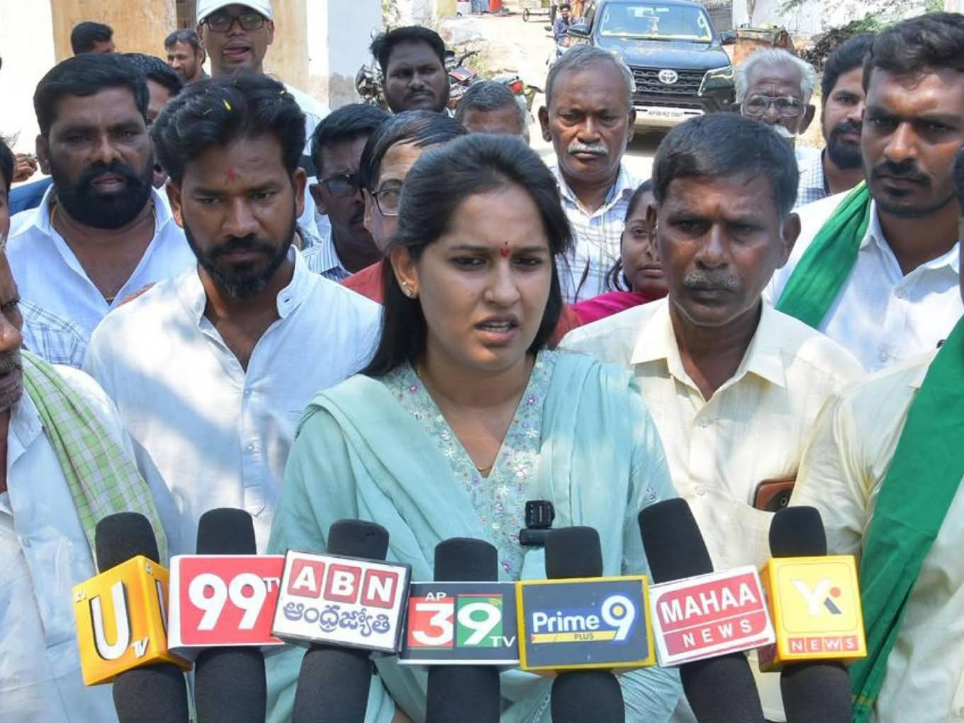 వ్యవసాయాన్ని లాభసాటిగా మార్చేందుకు కృషి: ఎమ్మెల్యే