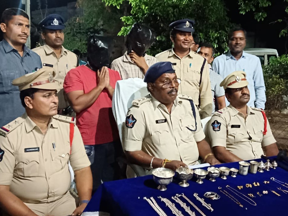 మార్కాపురంలో అంతర్రాష్ట్ర దొంగల ముఠా అరెస్ట్