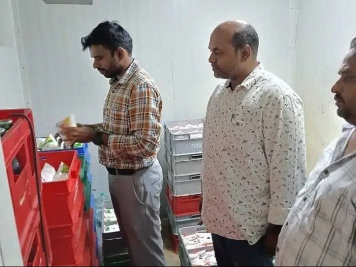 జిల్లాలోని పాల విక్రయ కేంద్రాల్లో తనిఖీలు..!
