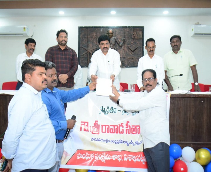 ఎస్సీ కమిషన్ సభ్యుడికి వినతుల వెల్లువ