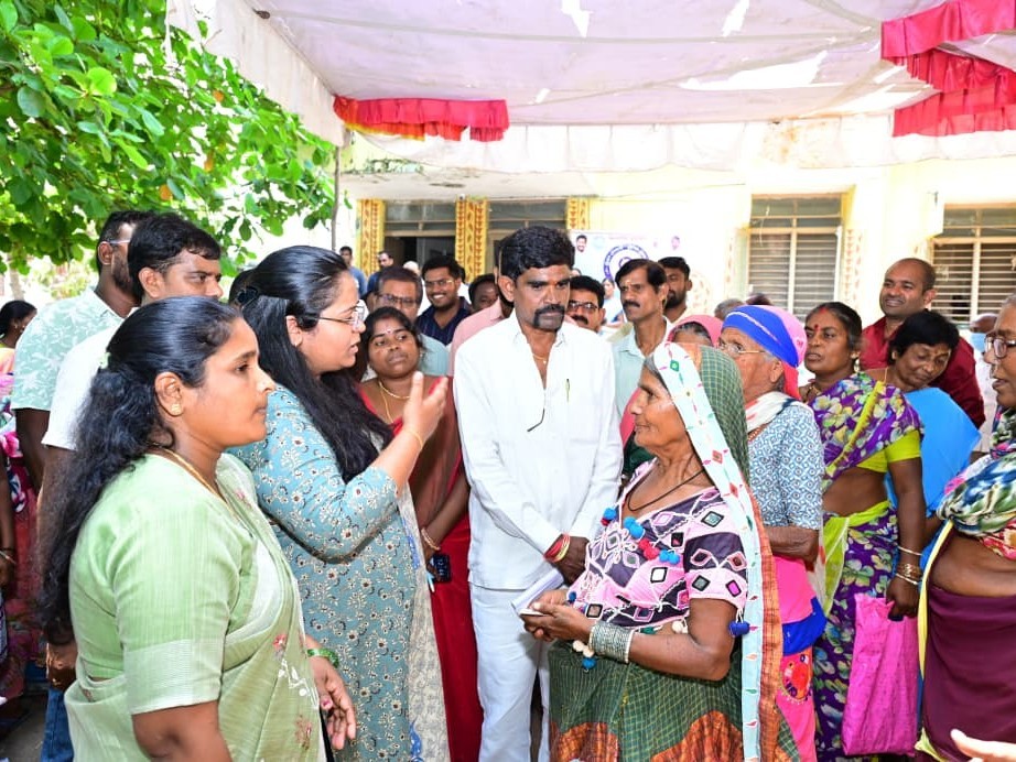 పాపన్నపేట పీహెచ్‌సీని తనిఖీ చేసిన కలెక్టర్