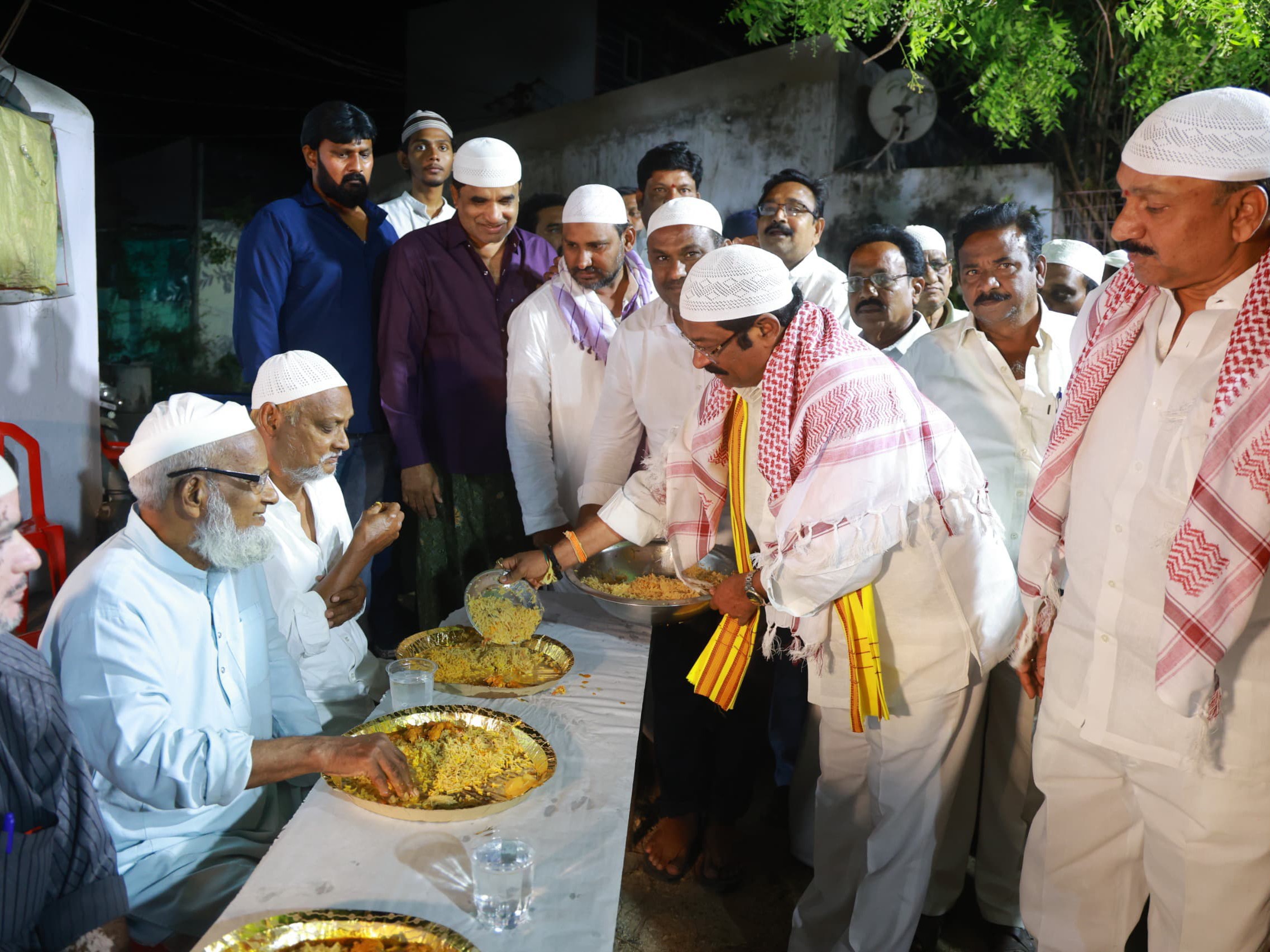 ఇఫ్తార్ విందులో పాల్గొన్న ప్రభుత్వ విప్ జీవీ