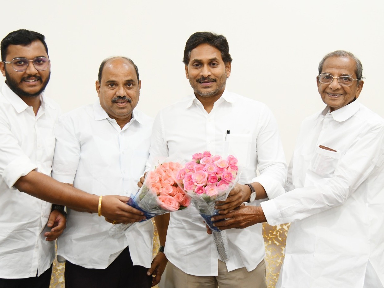 మాజీ సీఎంను కలిసిన వైసీపీ నేతలు..!