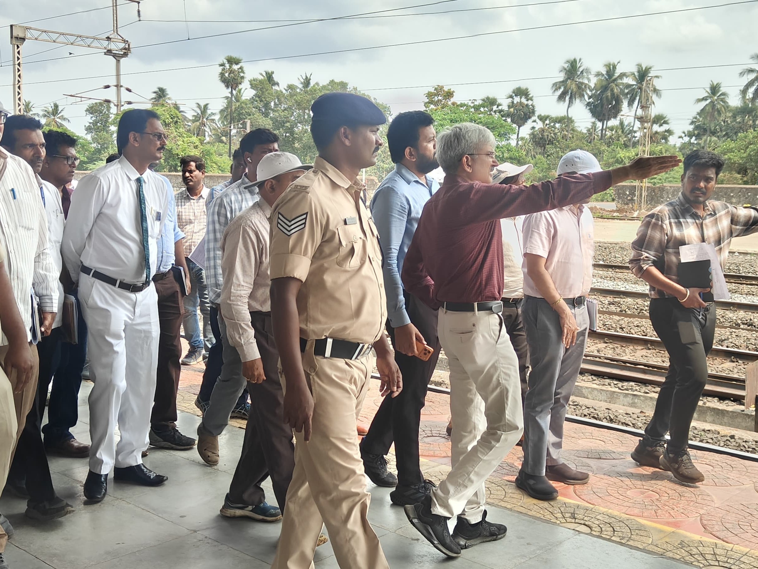 సామర్లకోట రైల్వే స్టేషన్ ఆకస్మికంగా తనిఖీ చేసిన డీఆర్ఎం