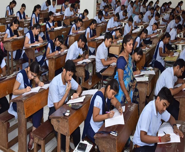 తల్లి మరణించిన బాధలోనూ పరీక్షకు హాజరు