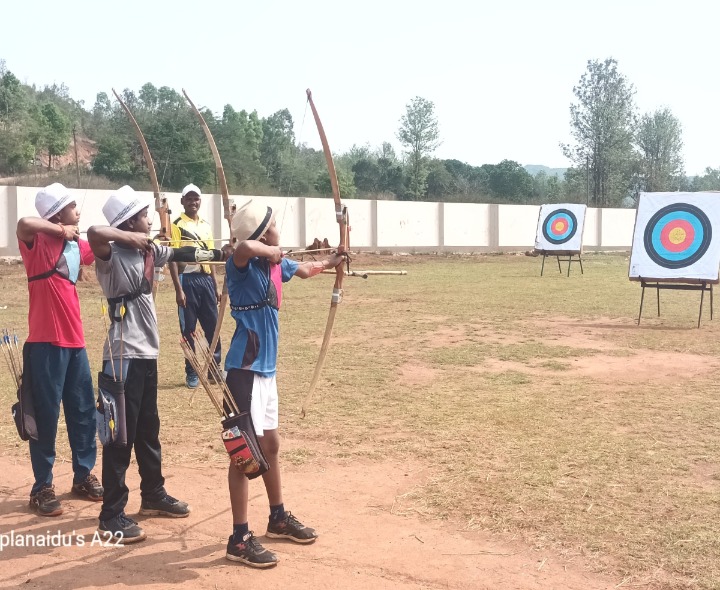మినీ నేషనల్ ఛాంపియన్ షిప్ పోటీలకు అరకు విద్యార్ధులు
