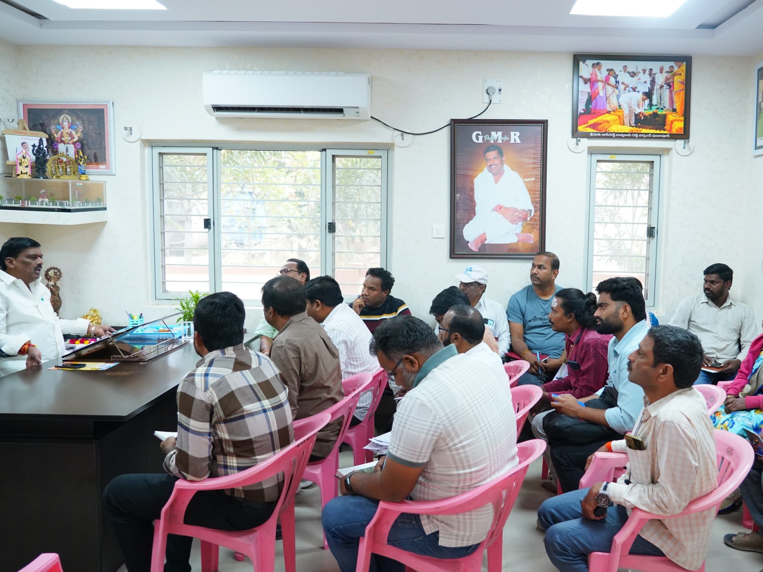 అభివృద్ధి పనులు వేగంగా ప్రారంభించాలి: ఎమ్మెల్యే