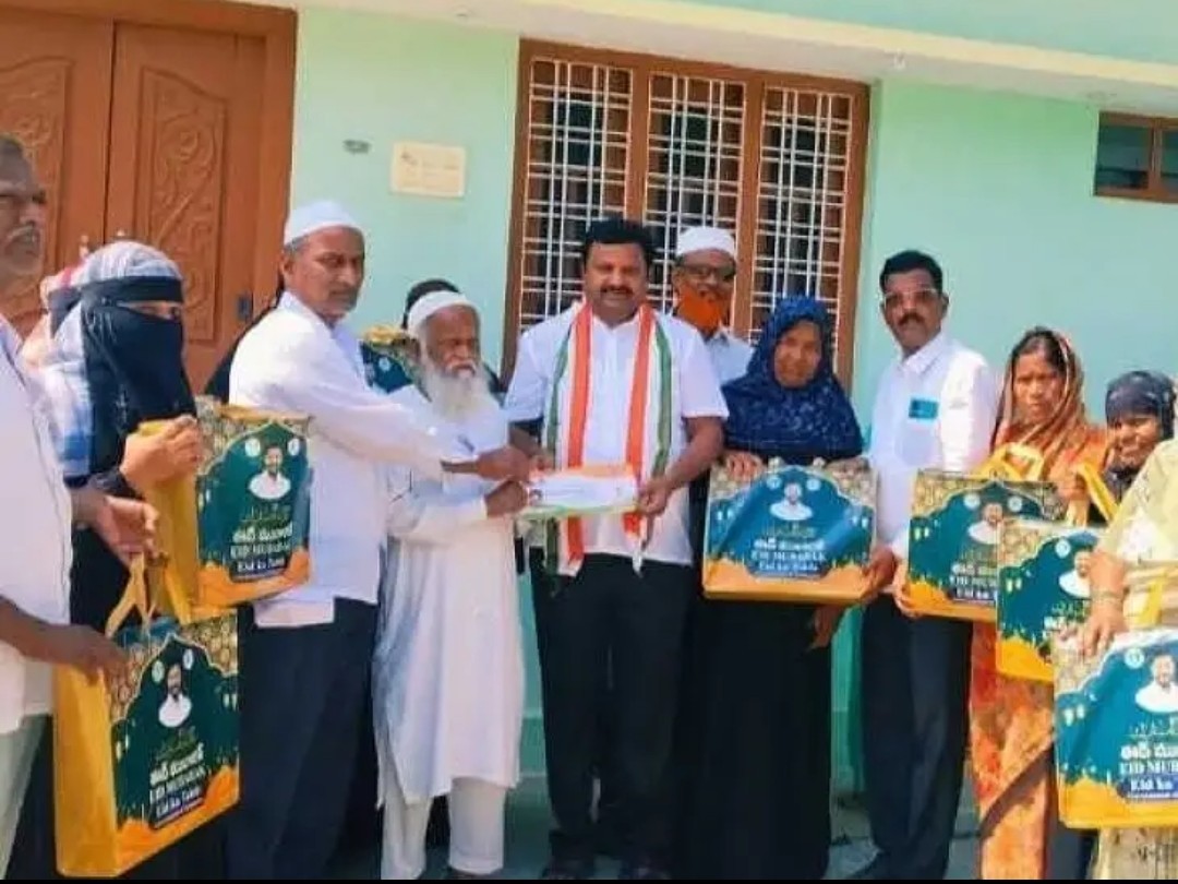 మూసాపేటలో ముస్లింలకు ‘రంజాన్ తోఫా’ పంపిణీ