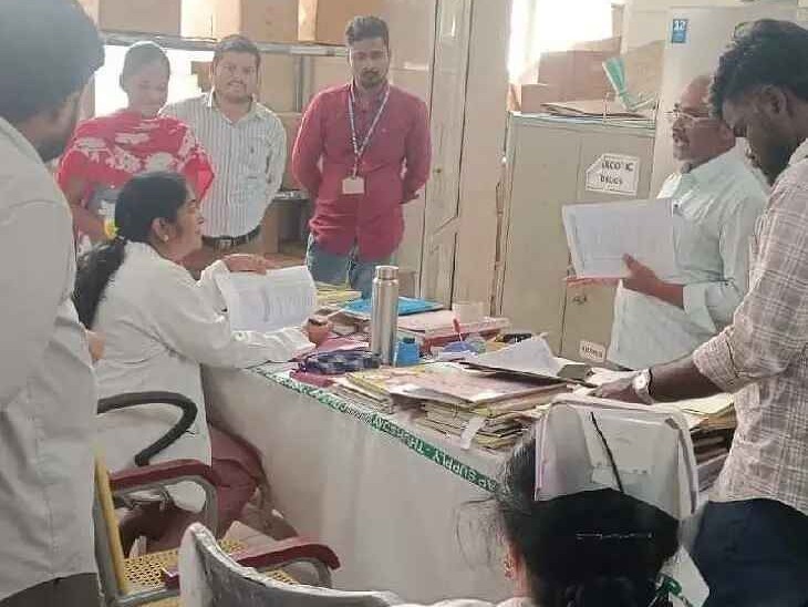 డ్రగ్ స్టోర్‌ను తనిఖీ చేసిన RMO