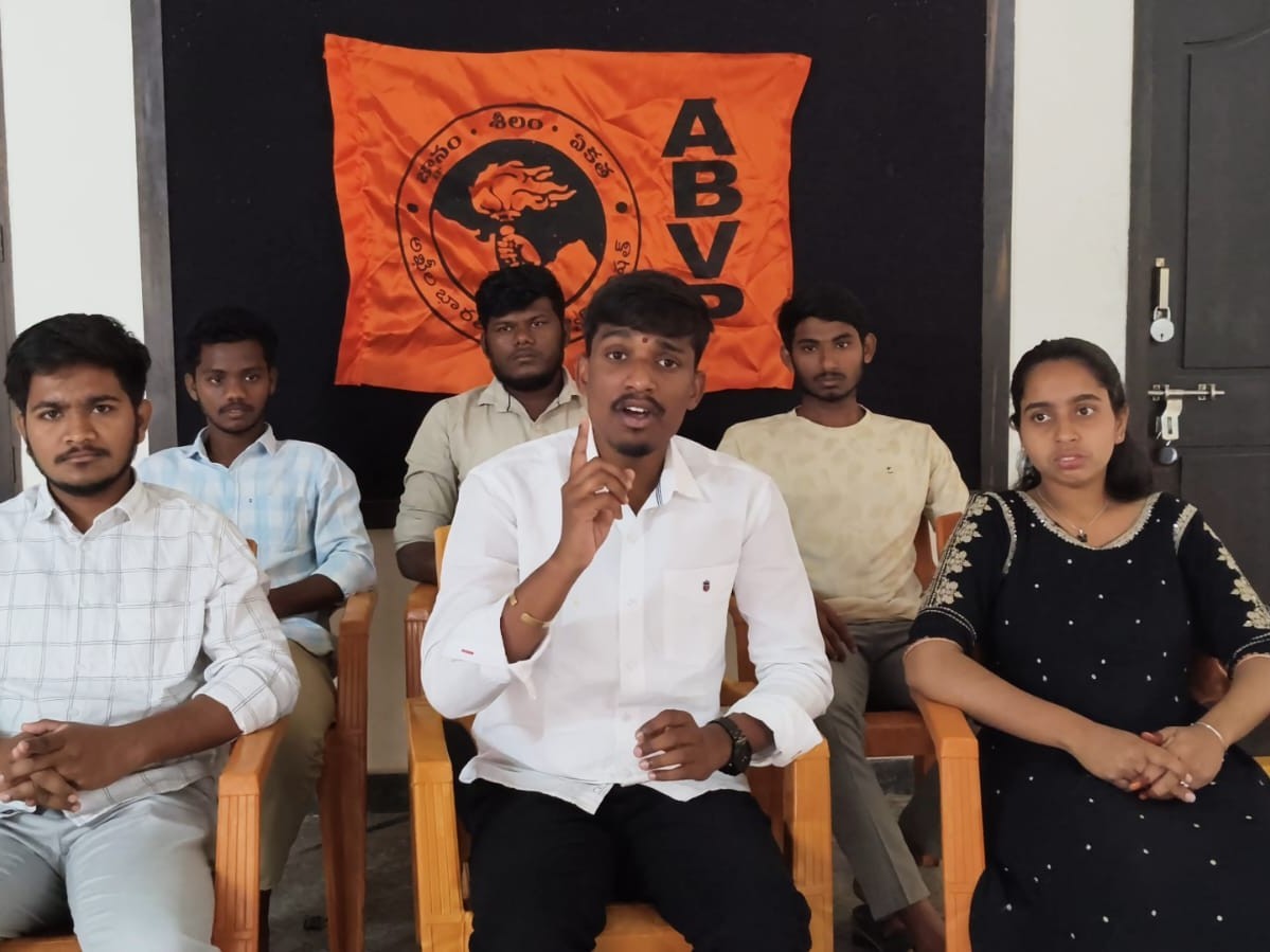 విద్యాశాఖకు 15% నిధులు కేటాయించాలి: సుజిత్