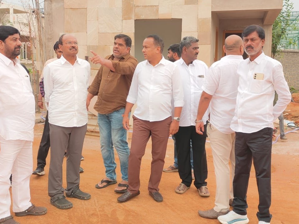 గేటెడ్ కమ్యూనిటీలో అన్ని వసతులు కల్పించాలి: కేఎల్‌ఆర్