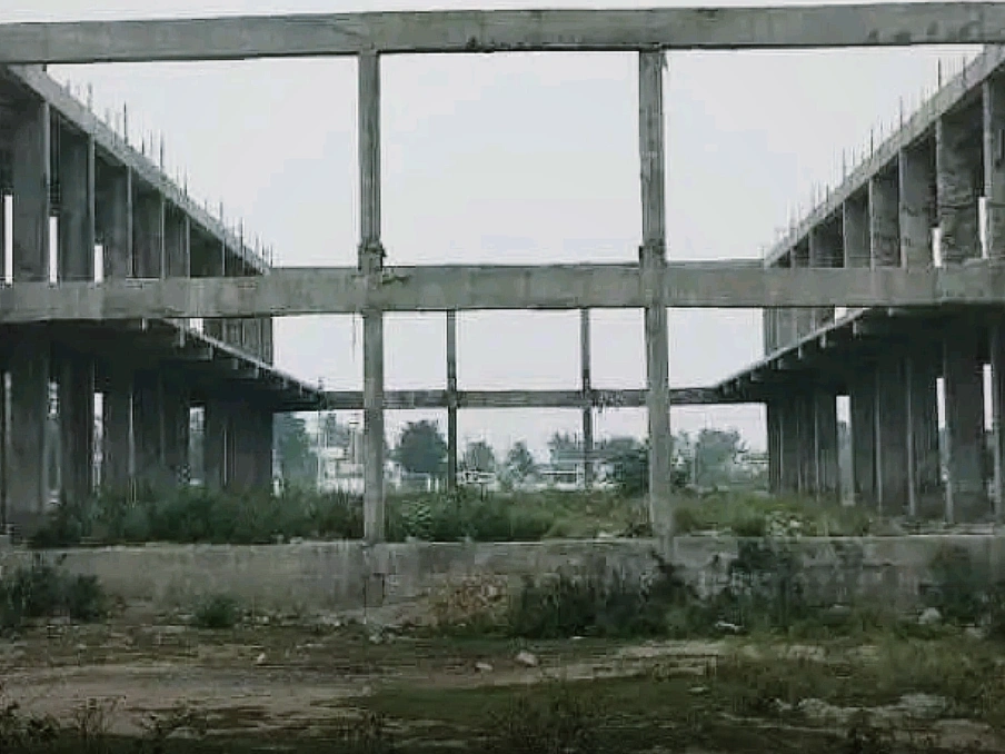 హాలియాలో అసంపూర్తిగా మార్కెట్ పనులు