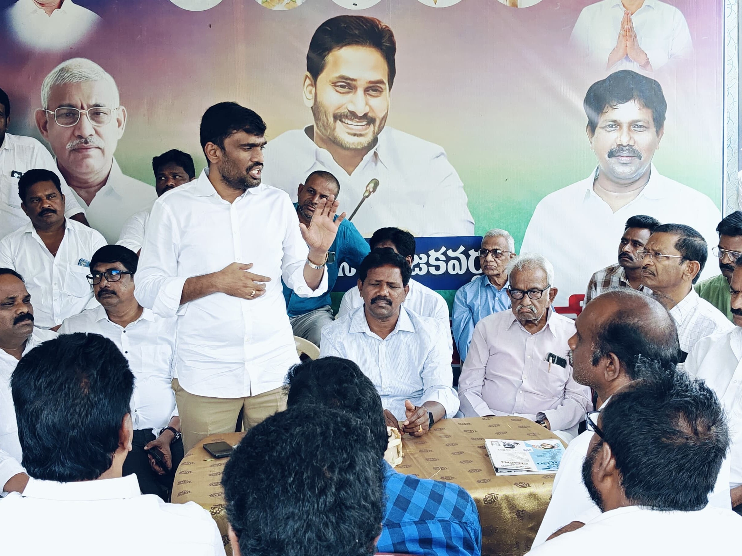 వైసీపీని క్షేత్రస్థాయిలో బలోపేతం చేయాలి: తలారి