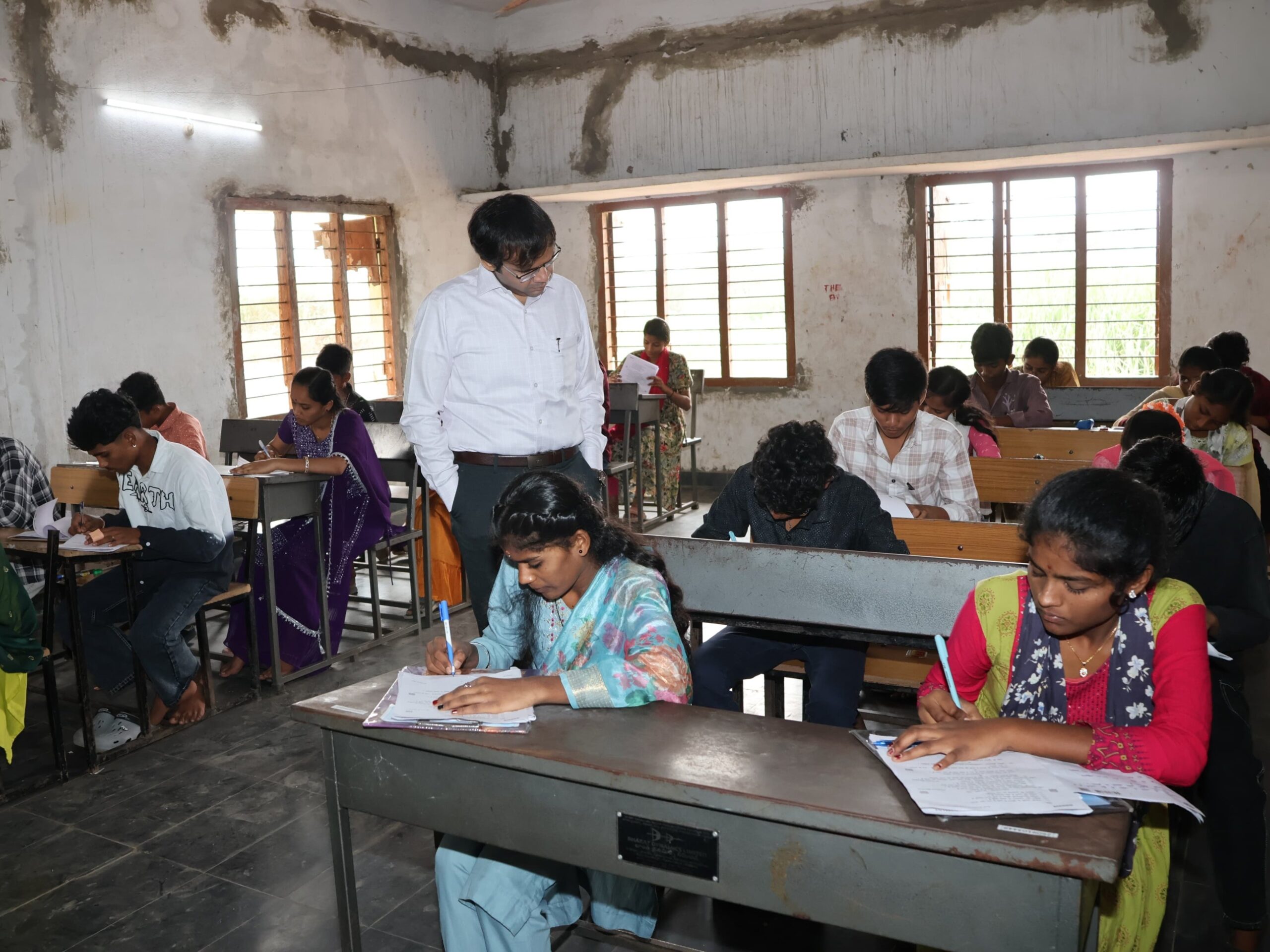 పరీక్షా కేంద్రాన్ని తనిఖీ చేసిన కలెక్టర్ అంకిత్