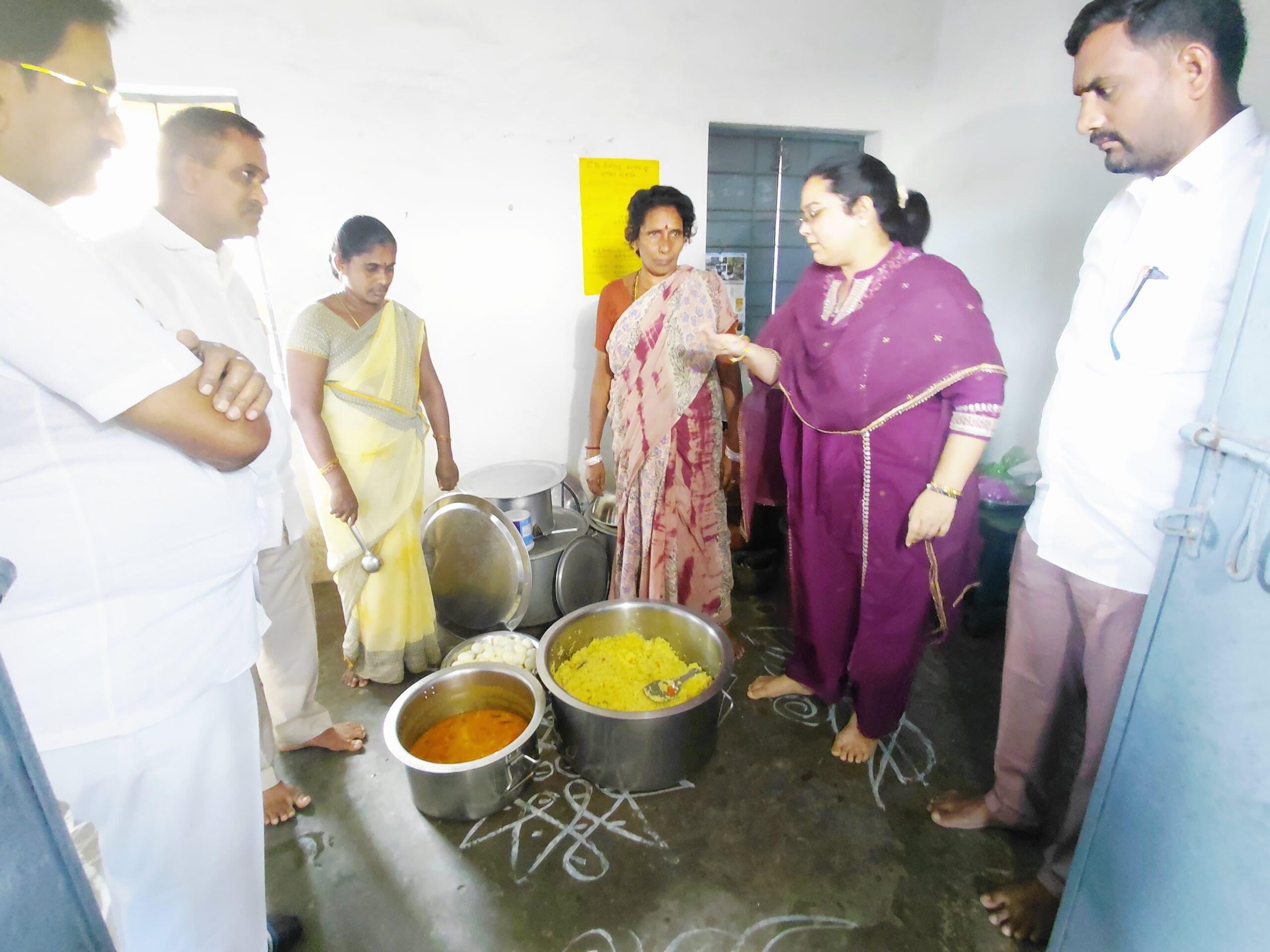 పాఠశాలను ఆకస్మిక తనిఖీ చేసిన ఎమ్మెల్యే