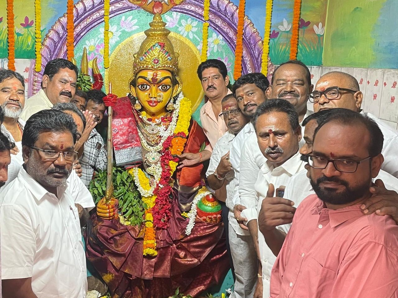 నూకాలమ్మకు ప్రత్యేక పూజలు