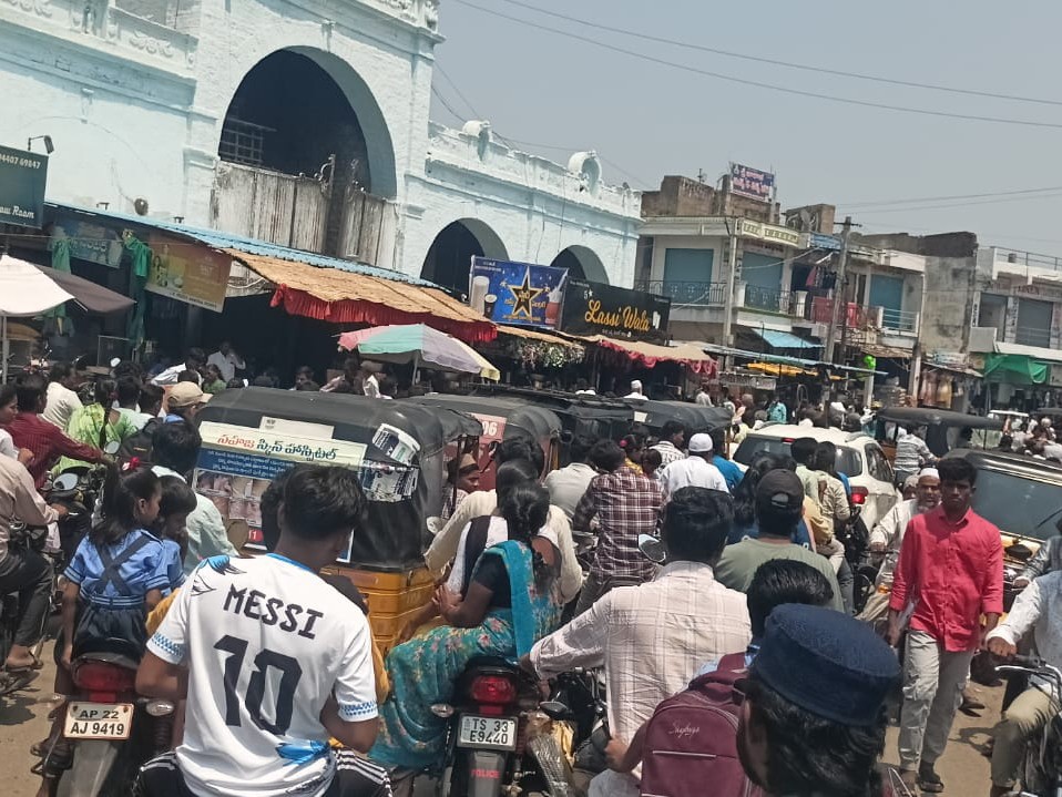 స్తంభించిన గద్వాల.. భారీ ట్రాఫిక్ జామ్‌