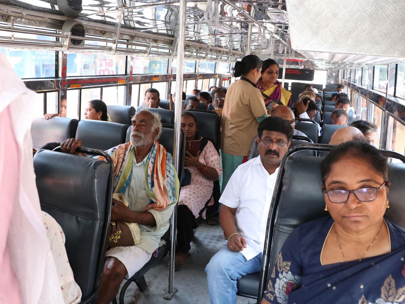 దివ్యాంగులకు ఆర్టీసీ బస్సుల్లో ఉచిత ప్రయాణం