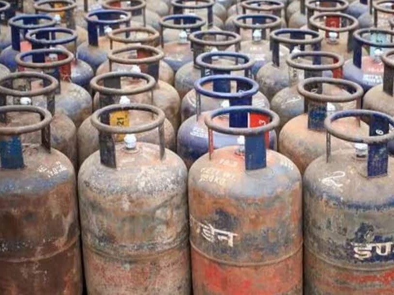 రేగొండ మండలంలో తీవ్రంగా గ్యాస్ కొరత..!