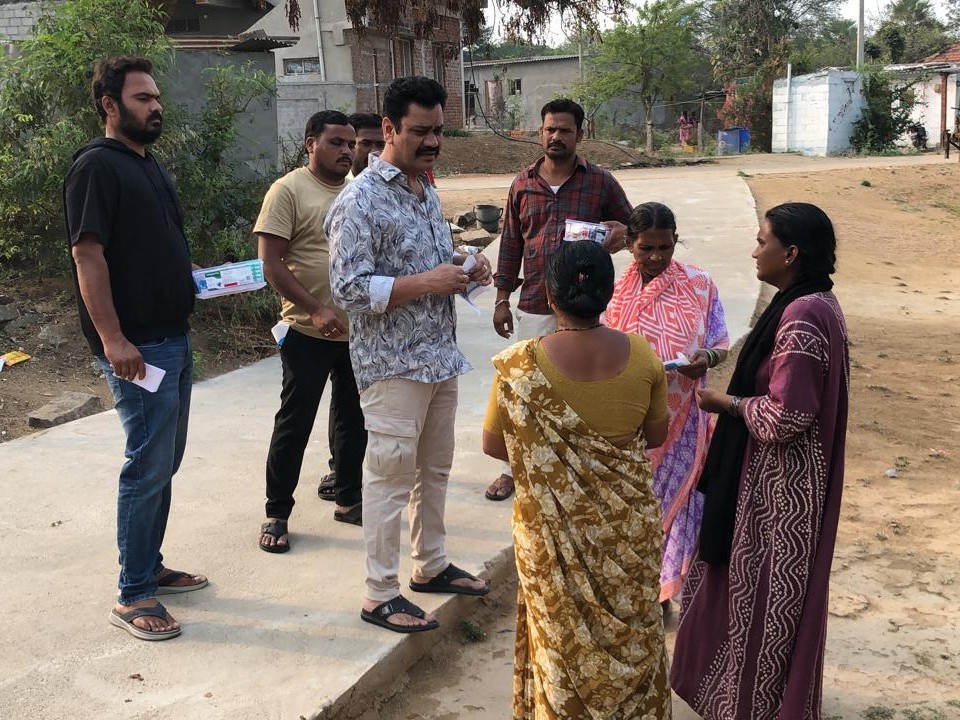 ఇంటింటికి వెళ్లి వైద్య సహాయం