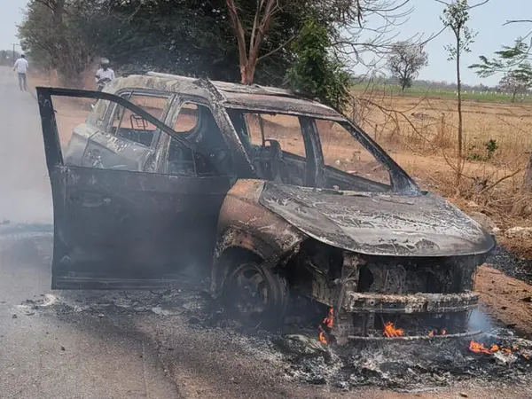 రన్నింగ్ కారులో మంటలు