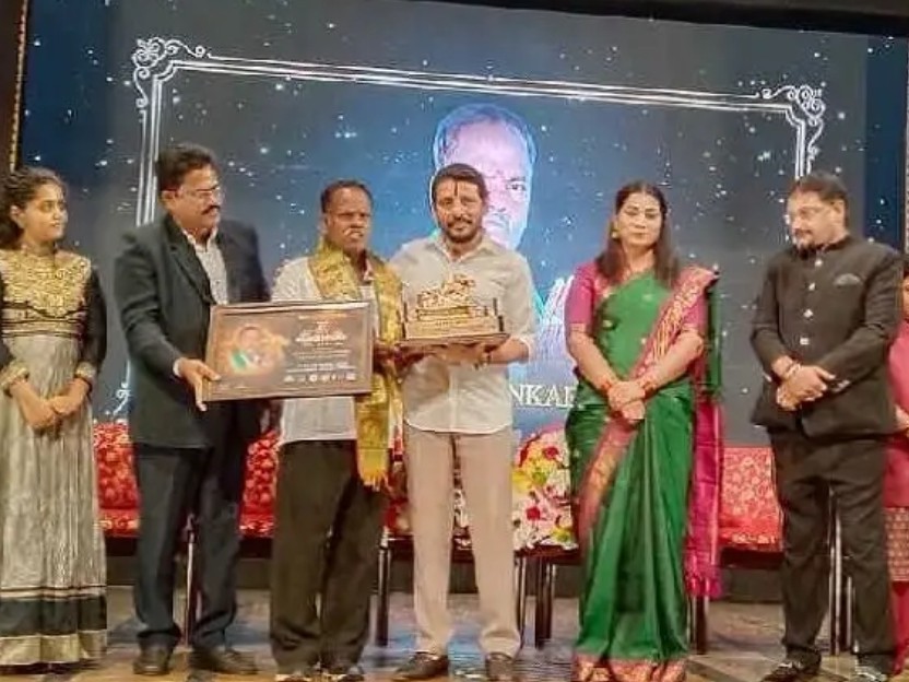 ఉగాది పురస్కారం అందుకున్న డాక్టర్ శంకర్ బాబు