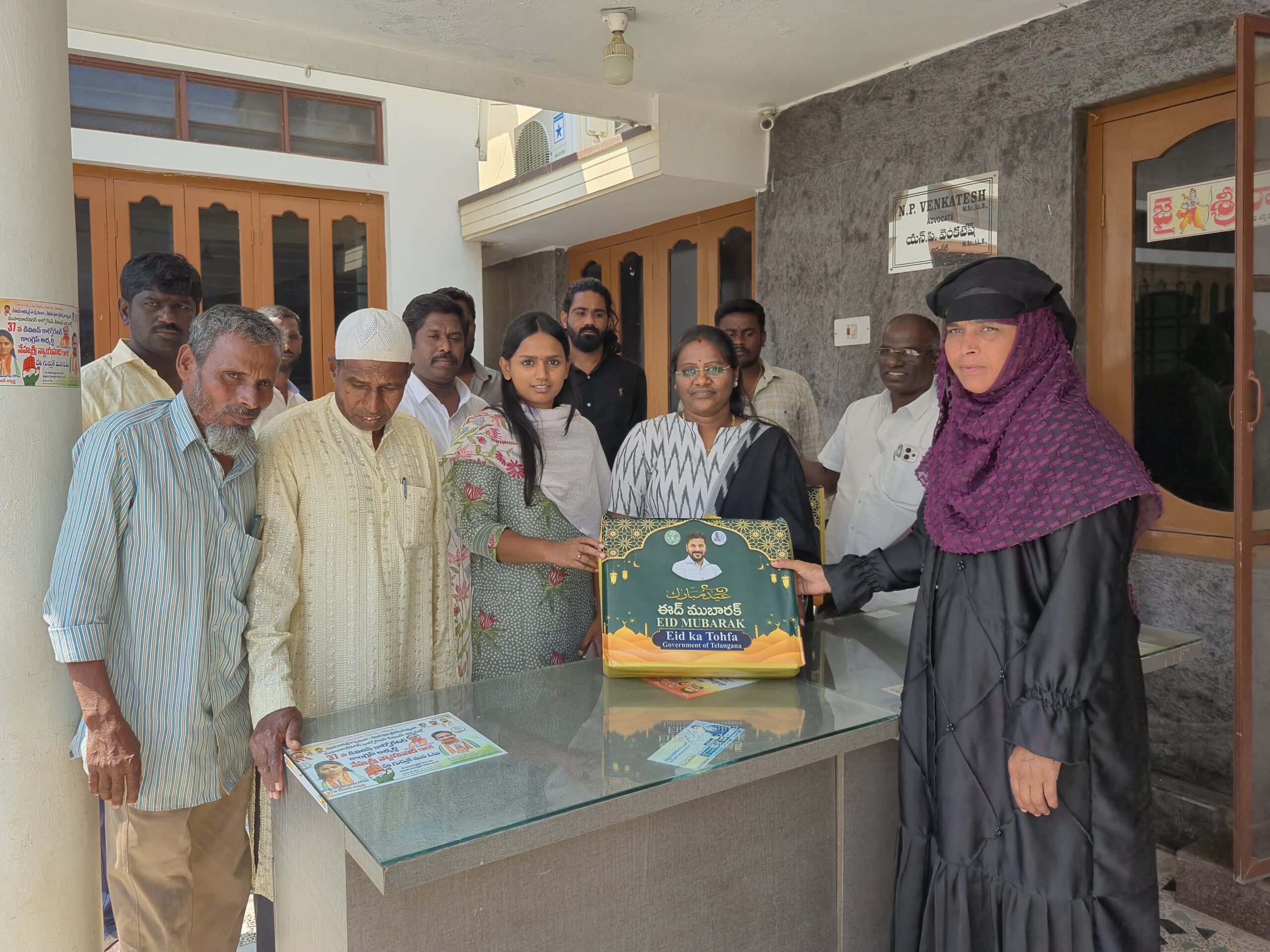 పండుగను స్నేహపూర్వకంగా జరుపుకోవాలి: మేయర్