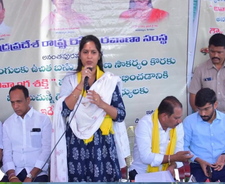 ఉచిత ప్రయాణ ఘనత సీఎందే: ఎమ్మెల్యే