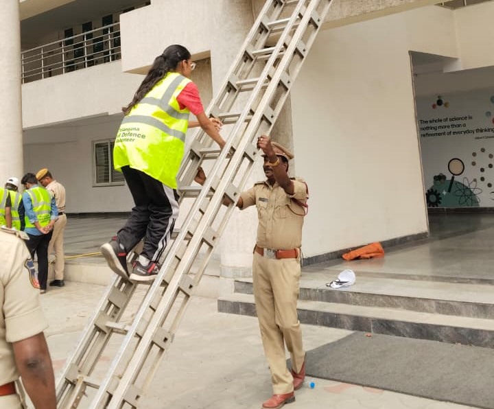 ముగిసిన పౌర రక్షణ వాలంటీర్ల శిక్షణ